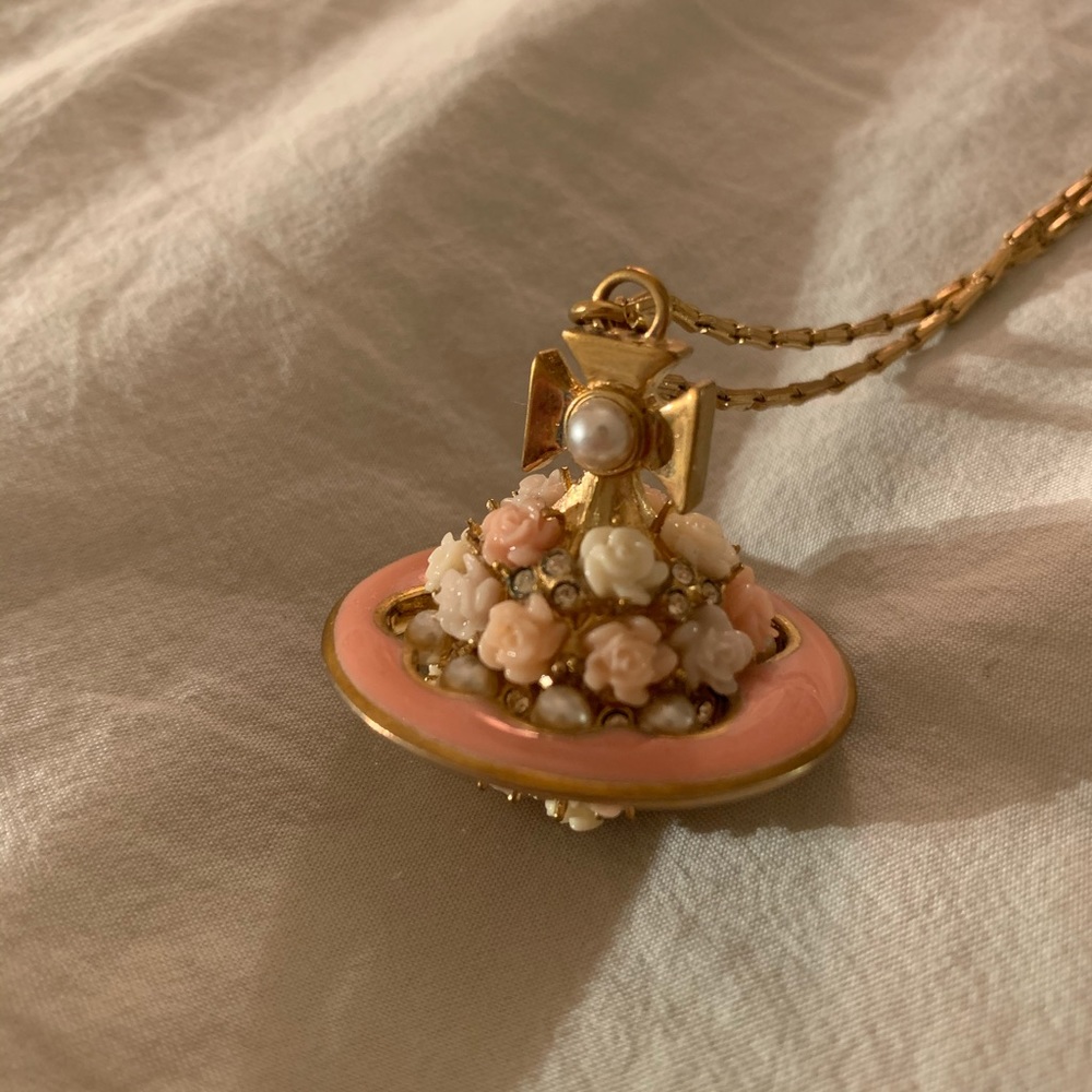 SOLD!Vivienne Westwood Rose Orbe Necklace